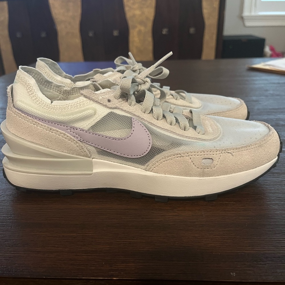 Women’s Nike waffle sneaker